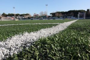 A Scampia un campo di calcio con gli pneumatici recuperati in terra dei fuochi